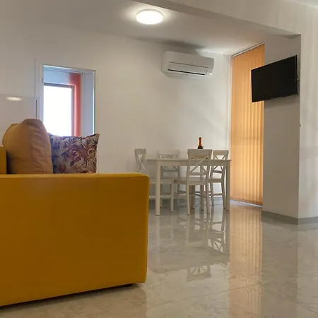 Blue Magenta 2 Apartment *